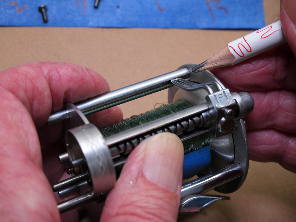 Pflueger Nobby model 1963 - checking the line guide