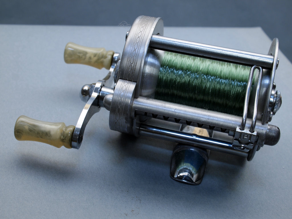 Pflueger Nobby model 1963 - hero