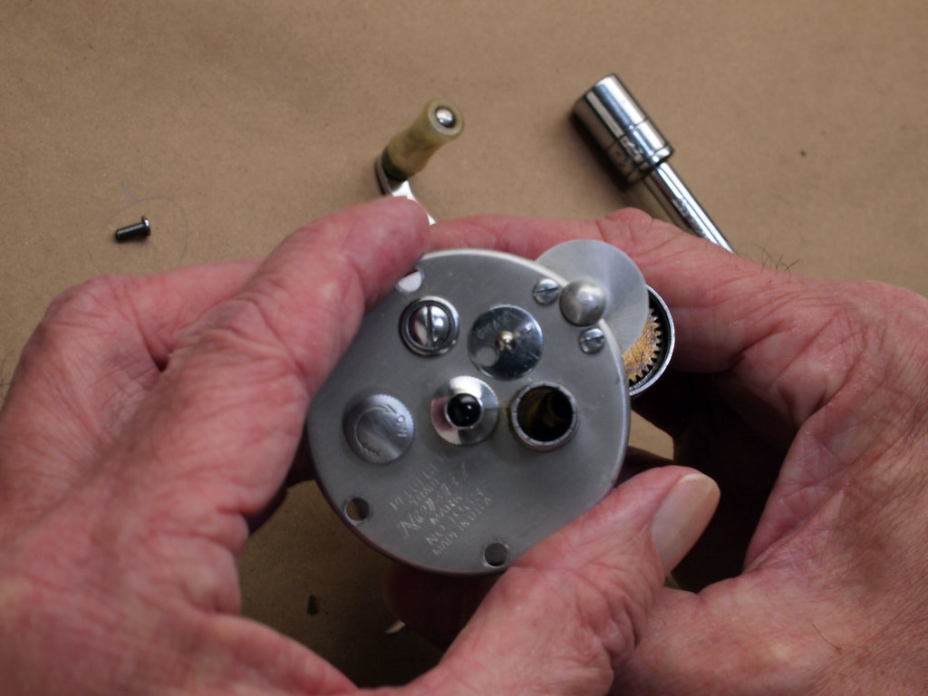 Pflueger Nobby No. 1963 - removing cap 1