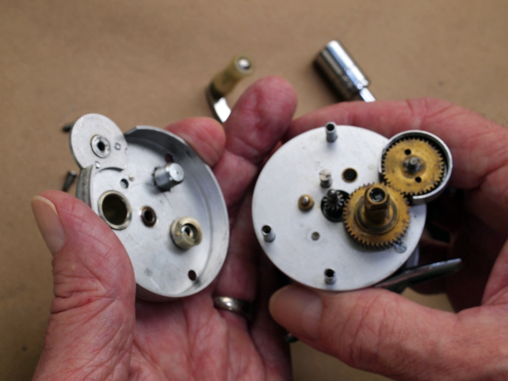 Pflueger Nobby No. 1963 - removing cap 2