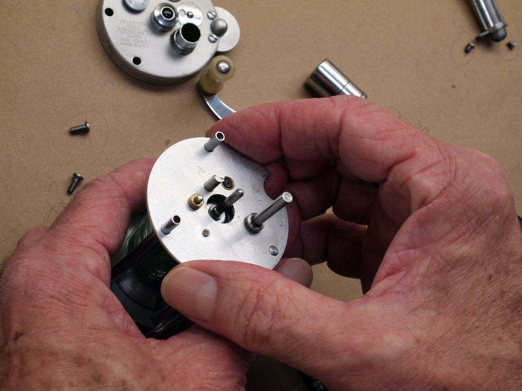 Pflueger Nobby No. 1963 - removing front plate 1