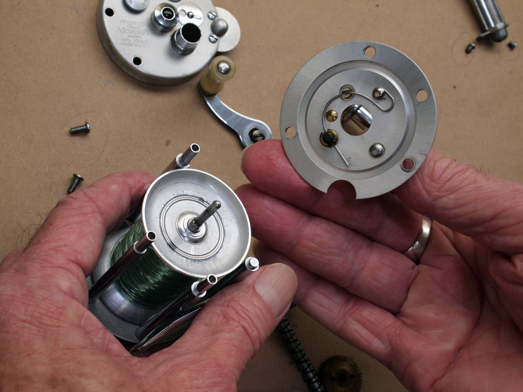 Pflueger Nobby No. 1963 - removing front plate 2