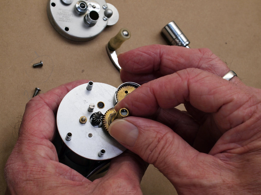 Pflueger Nobby No. 1963 - removing gear 1