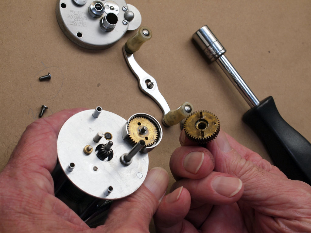 Pflueger Nobby No. 1963 - removing gear 2