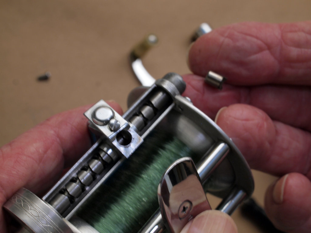 Pflueger Nobby No. 1963 - removing pawl 2