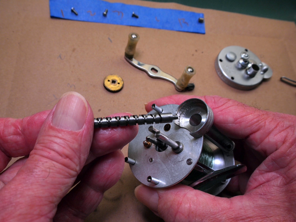 Pflueger Nobby No. 1963 - removing shaft 3