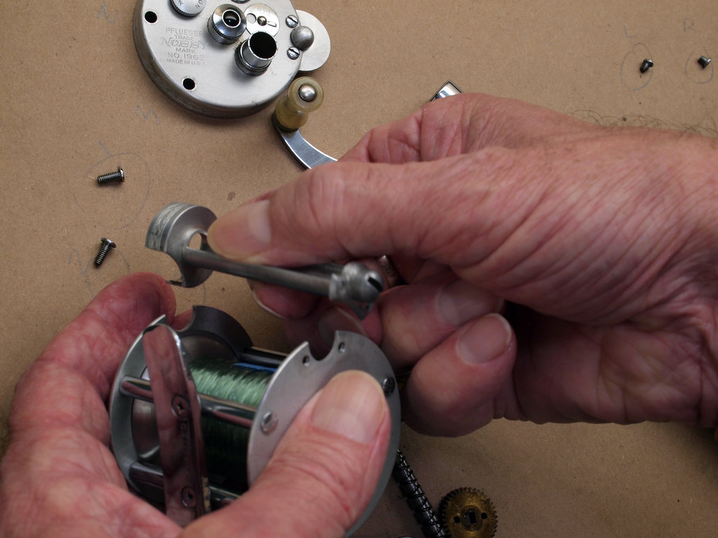Pflueger Nobby No. 1963 - removing shaft housing
