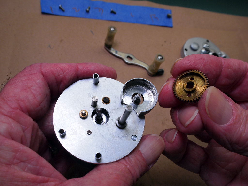 Pflueger Nobby No. 1963 - removing shaft pinion 2
