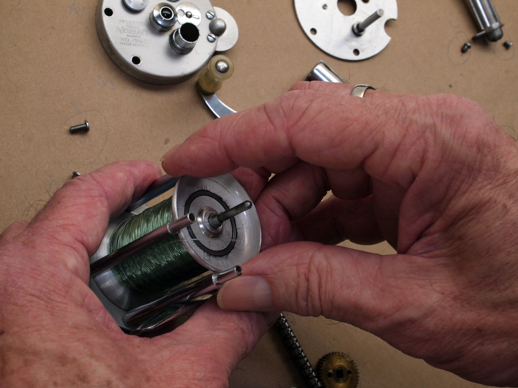 Pflueger Nobby No. 1963 - removing spool 1