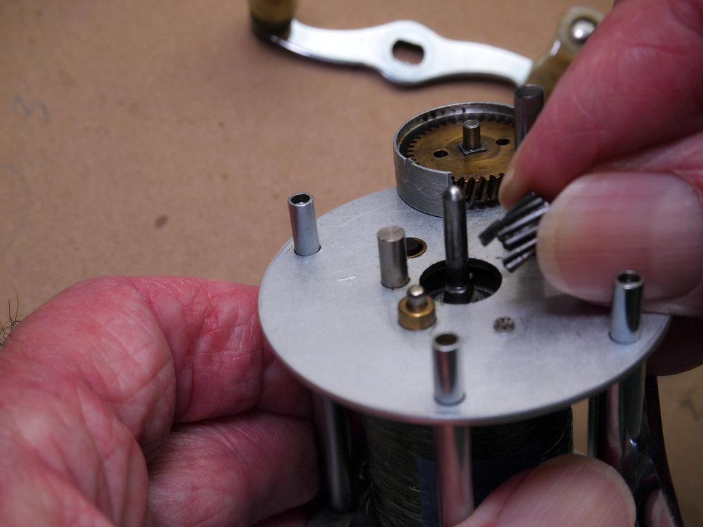Pflueger Nobby model 1963 - replacing the spool pinion
